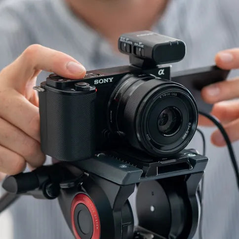 Câmara vlogger Sony ZV-E10 + 16-50 mm (ZVE10LBDI.EU)