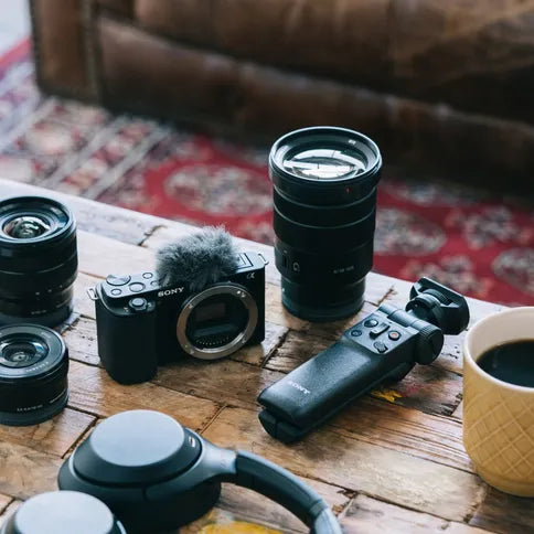 Câmara vlogger Sony ZV-E10 + 16-50 mm (ZVE10LBDI.EU)